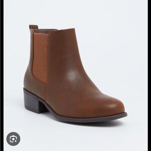 NWT Torrid brown Chelsea booties